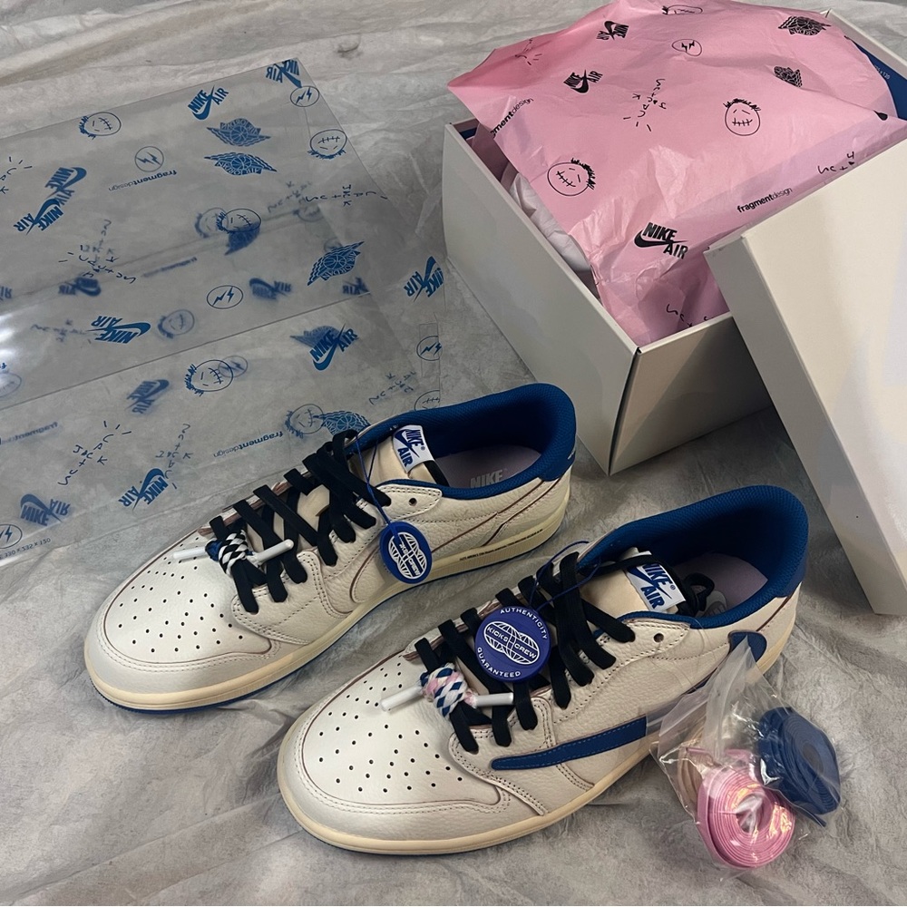 Jordan 1 Retro Low OG SP Fragment x Travis Scott (Sail/blue)